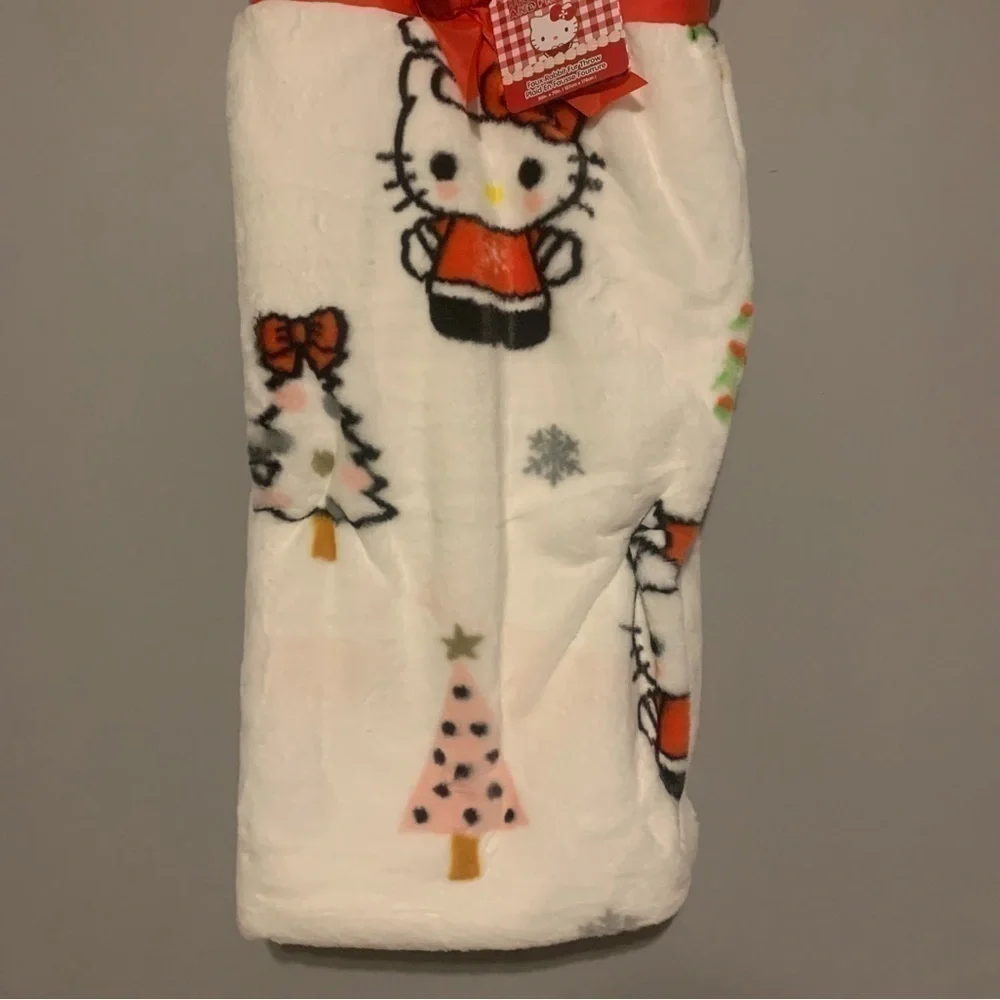 NWT. HELLO KITTY Christmas Holiday Throw Blanket